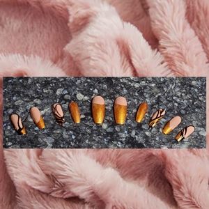Wrap Me in Gold Press on Nails
